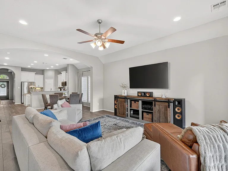 209 Lacey Oak Loop — Photo 9