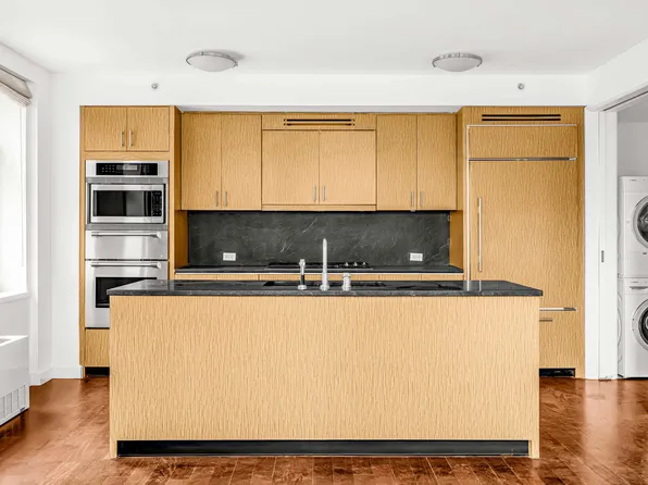 100 West 58th Street image 3 of 13