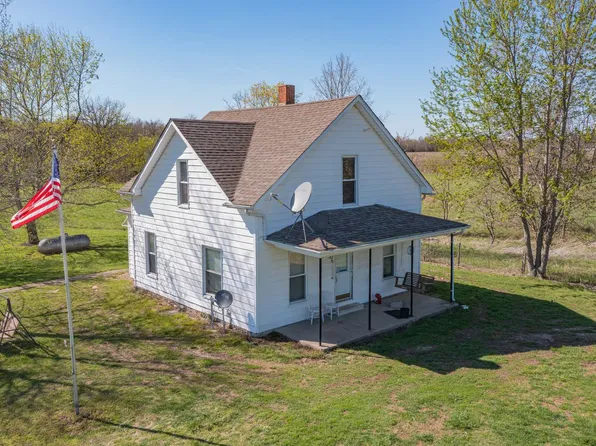 5568 Lois Ln, Salem, IL 62881