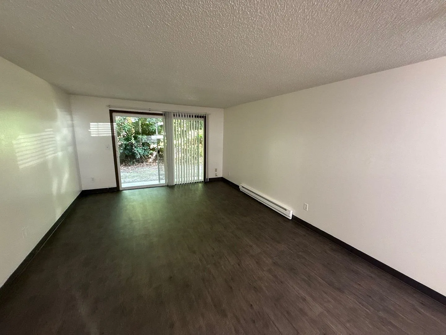 2 bed, 1.0 bath, 820 sqft, $1,145 — Photo 2