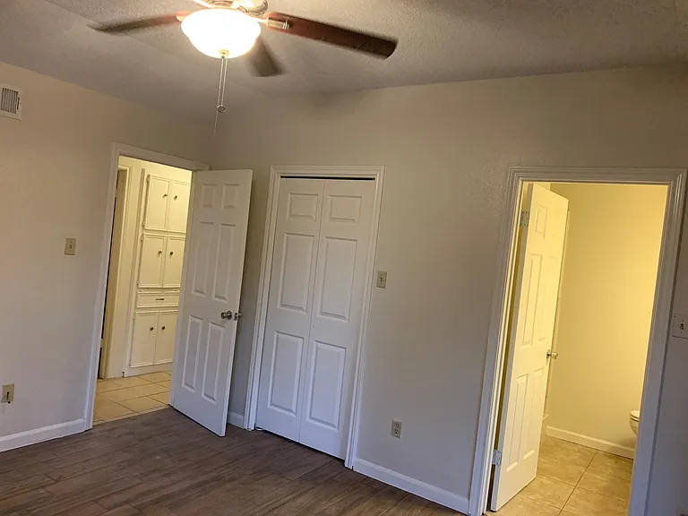 904 Norwell Ln — Photo 12