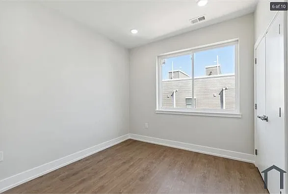 2 bed, 700 sqft, $1,600 — Photo 2