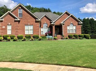 242 Twin Lakes Dr, New Market, AL 35761