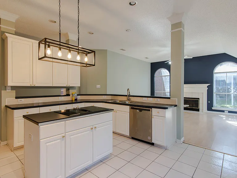 9321 Western Trl — Photo 7