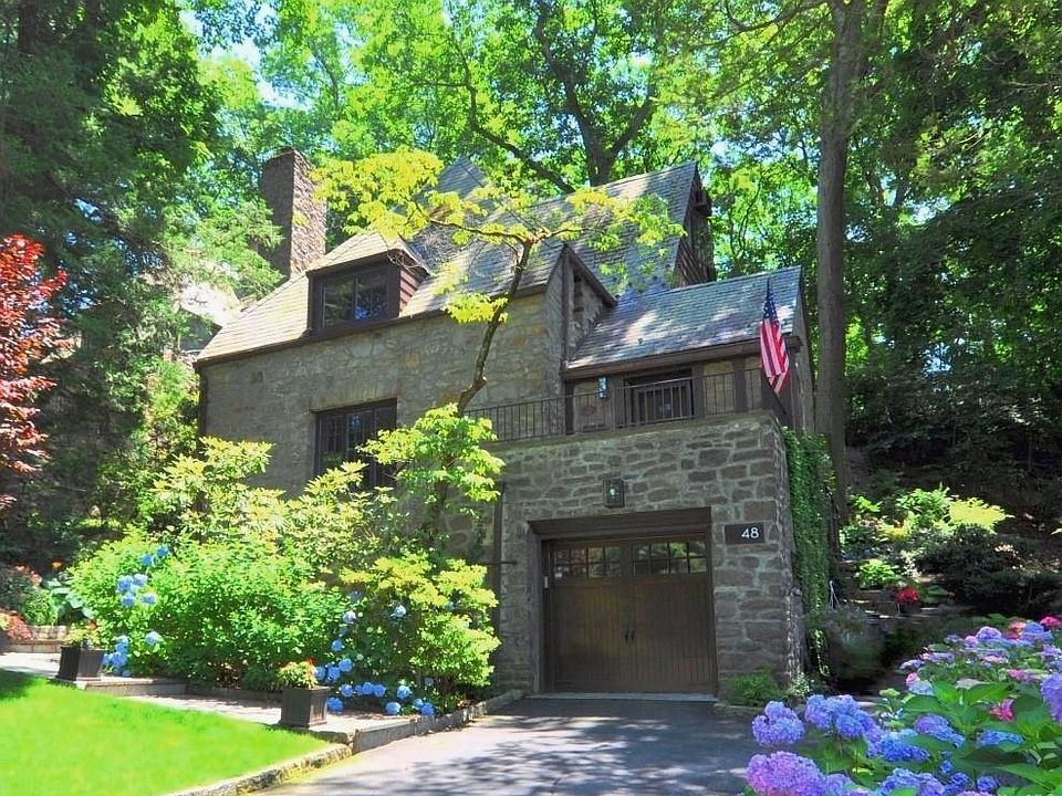 1st image of 48 Charlotte Pl