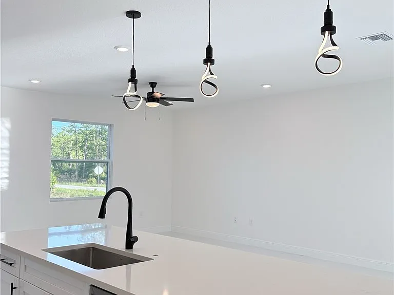 1422 Highland Ave — Photo 3