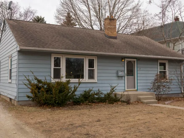 854 S Silver Lake St, Oconomowoc, WI 53066