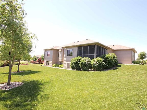 3rd image of 2608 E Winston Cir
