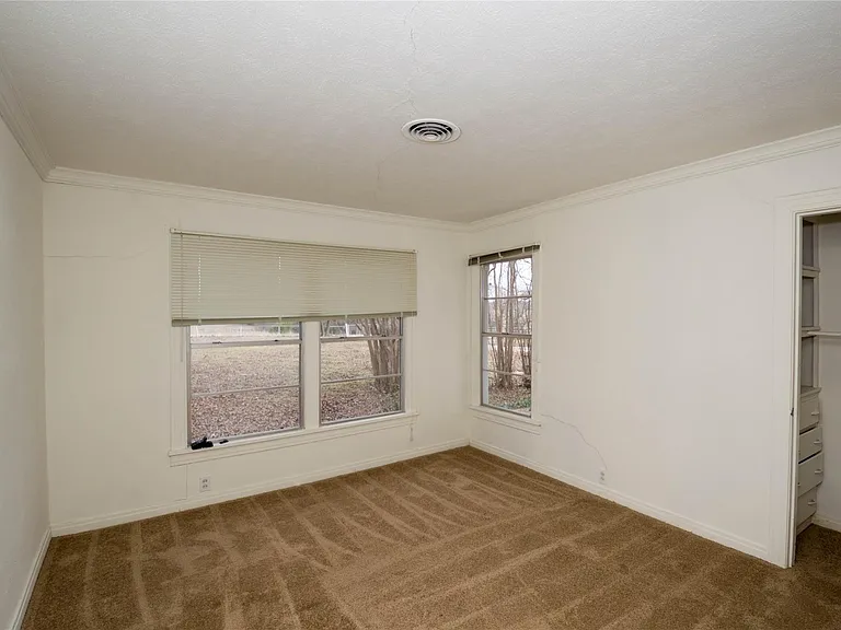 2047 FM 2933 — Photo 8