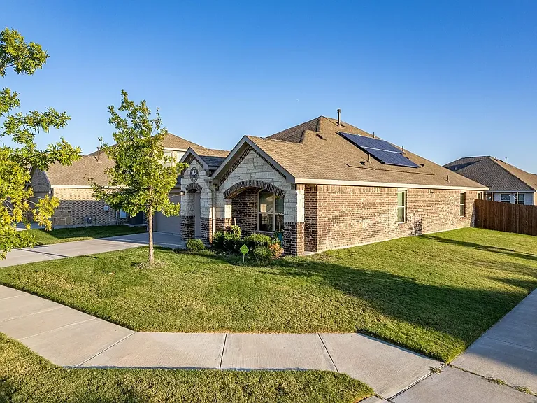 700 Pearl Way — Photo 10