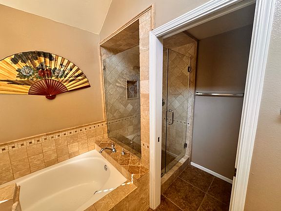 3rd image of 3370 Braemar Ln