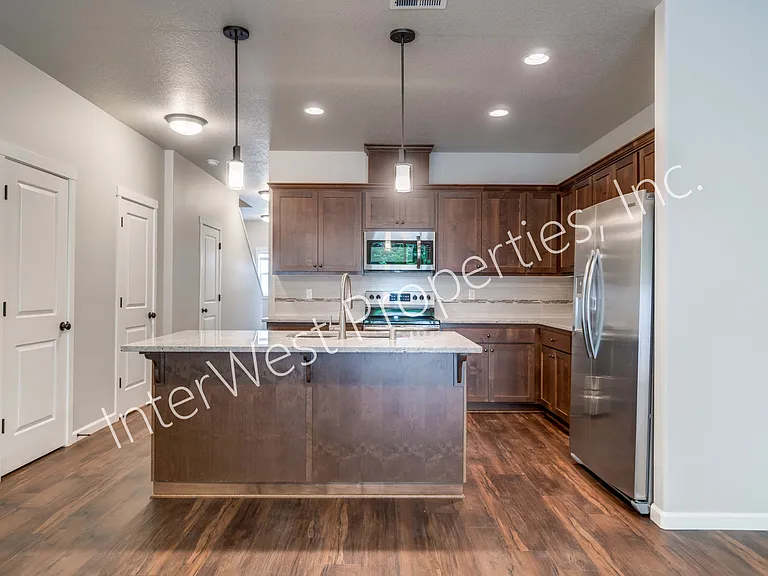10404 NE 61st Cir — Photo 11