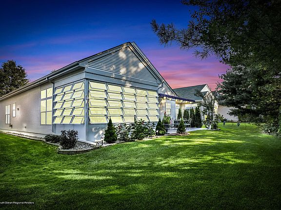 3rd image of 17 Bellflower Dr