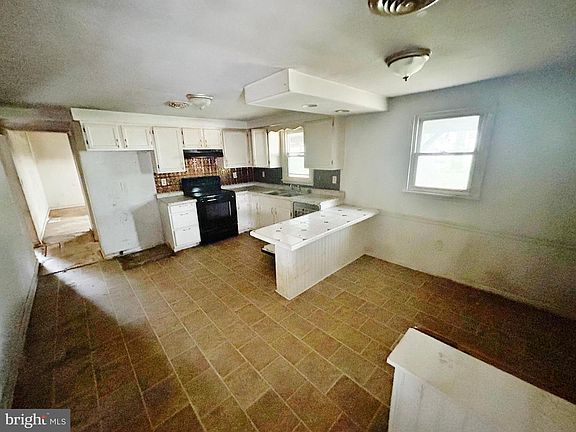 3rd image of 2311 Log Cabin Rd