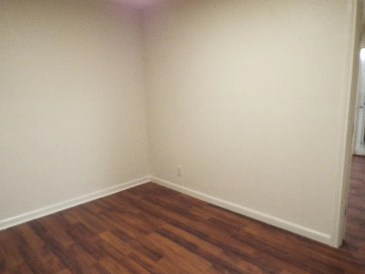 Building Photo - 2519 Hicks Ave #2