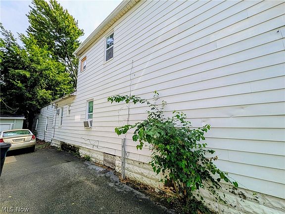 3rd image of 2217 W 104th St