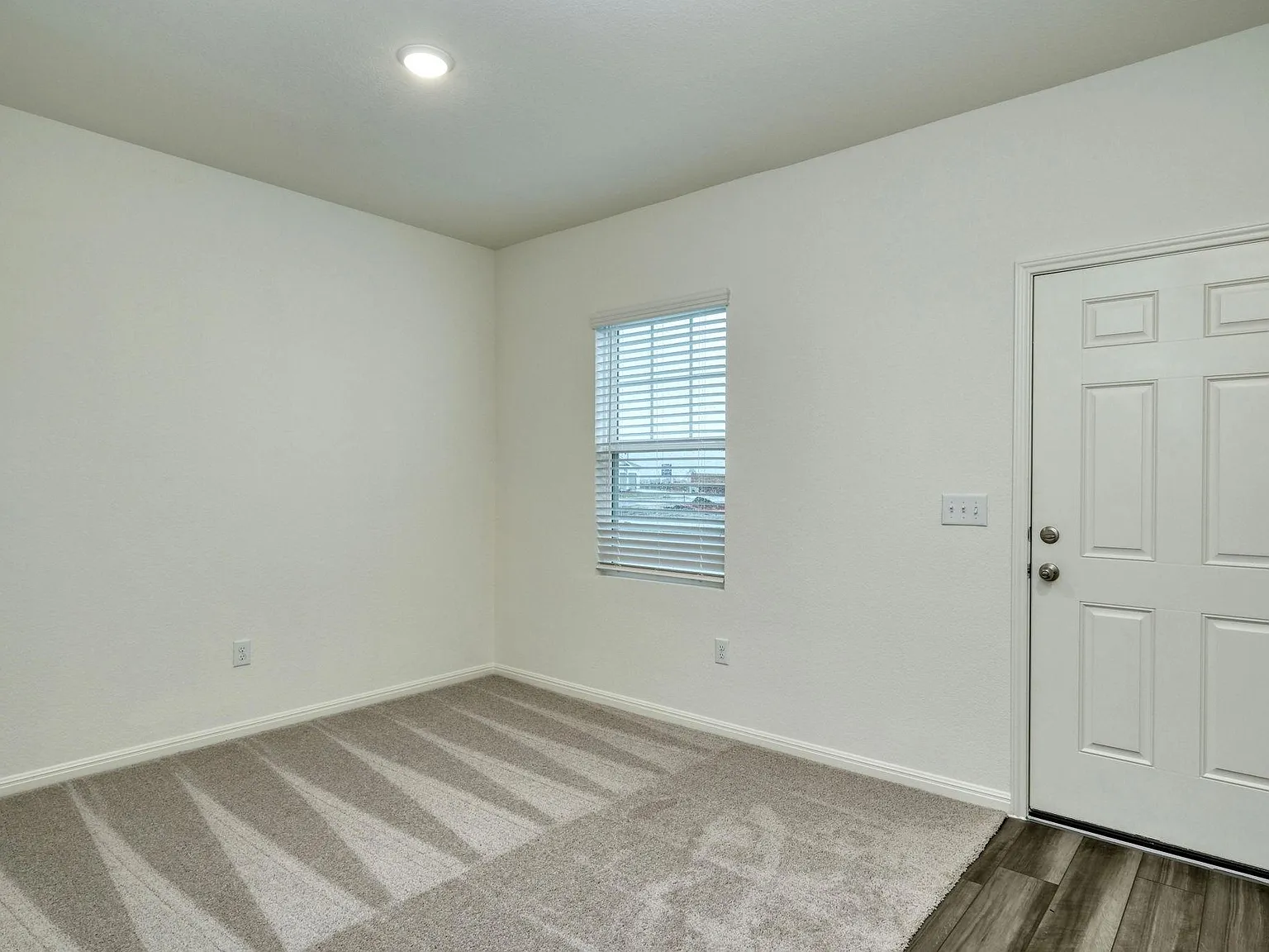 4 bed, 2.5 bath, 2338 sqft, $2,150 — Photo 2