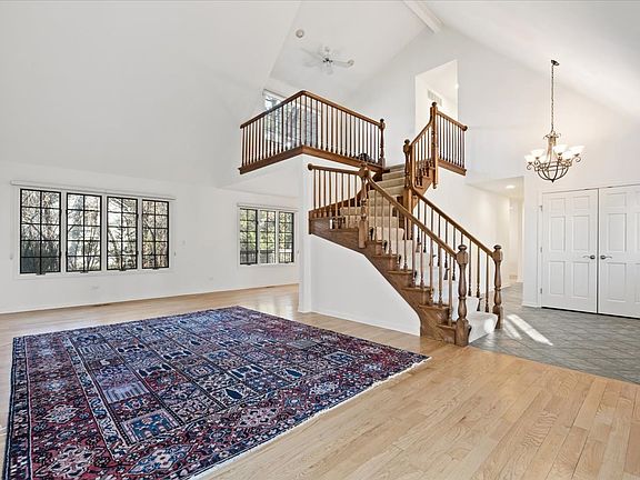 4th image of 1076 Larkspur Ln