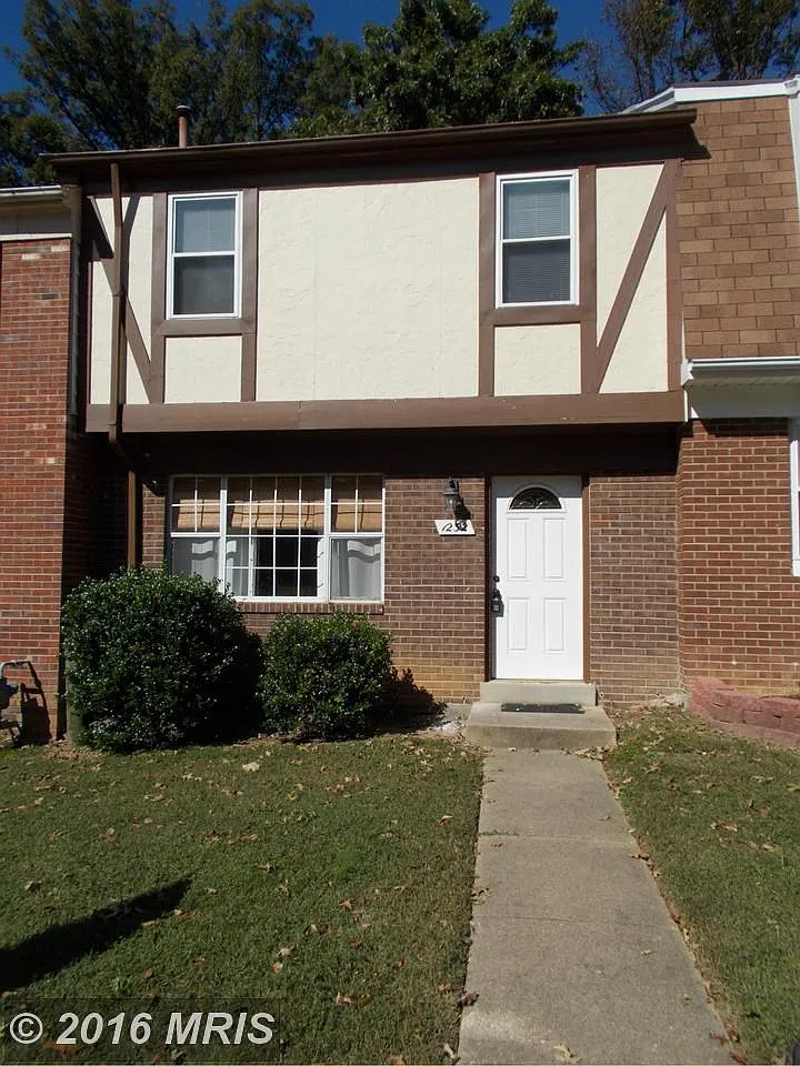 1232 Thomas Jefferson Pl photo 1