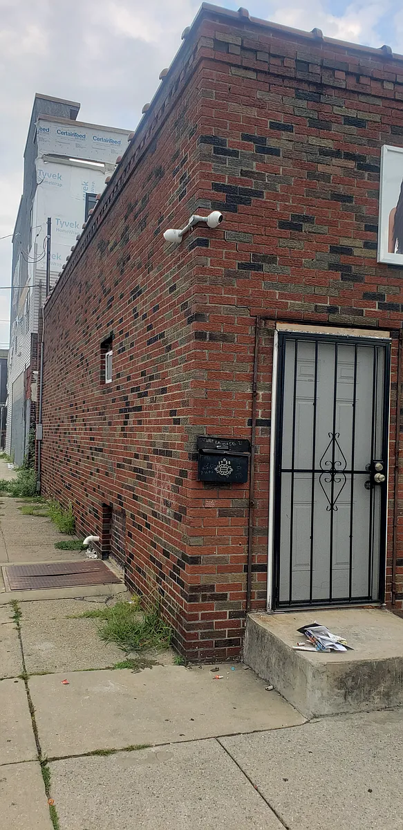Building Photo - 1750 S 24th St