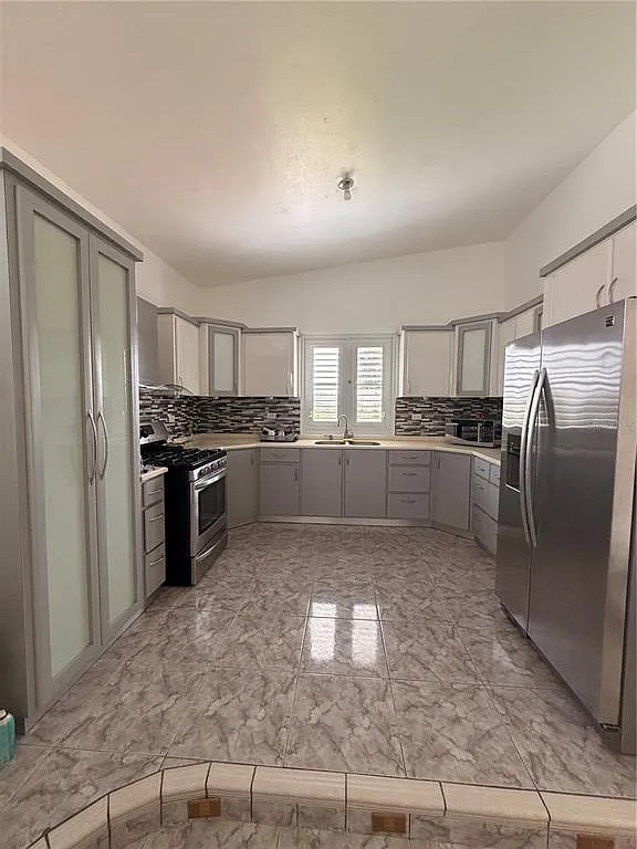 3 bed, 13.0 bath, 1700 sqft, $1,500 — Photo 2