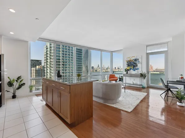 20 Newport Parkway image 7 of 22