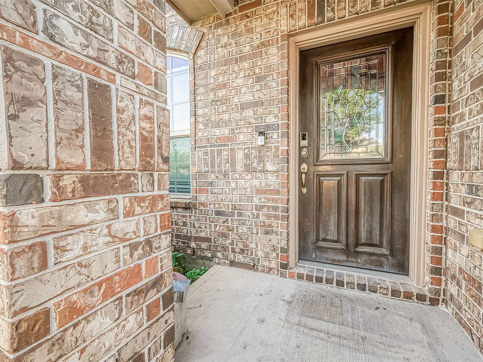 4 bed, 2.5 bath, 2645 sqft, $2,400 — Photo 4