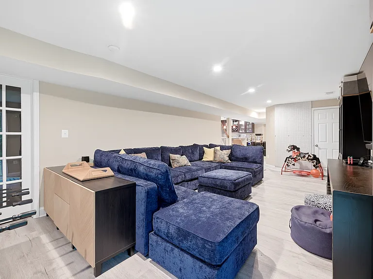 911 Riva Ridge Dr — Photo 33