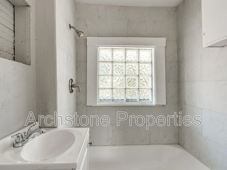 4407 N Military Ave — Photo 12