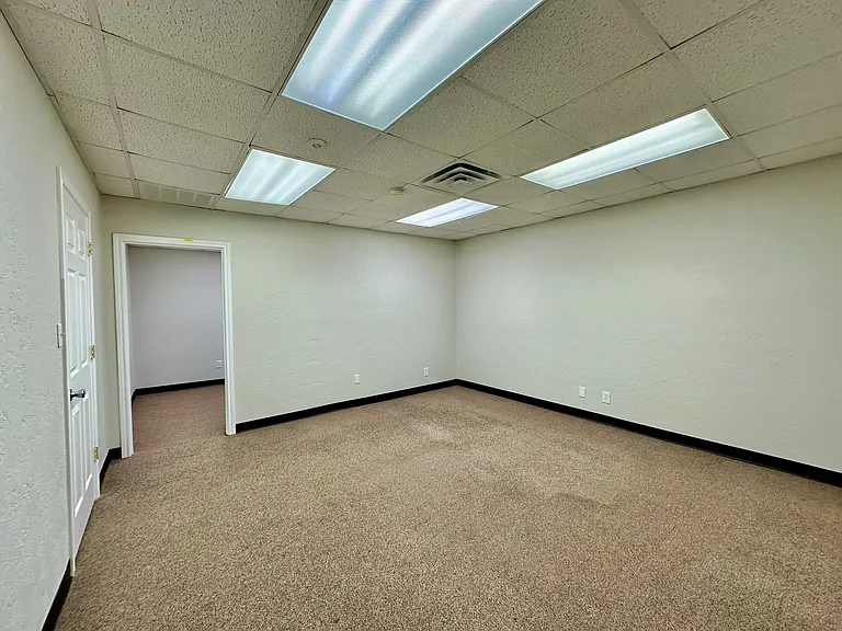 115 W College St #103 — Photo 10