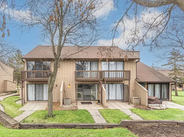 21 Saint Thomas Colony #21, Fox Lake, IL 60020
