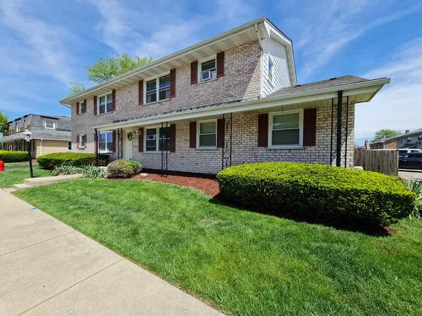 7528 Country Ln #2S, Darien, IL 60561
