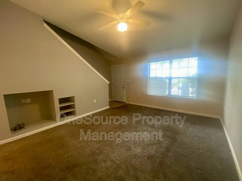3 bed, 3.0 bath, 1209 sqft, $1,400 — Photo 3