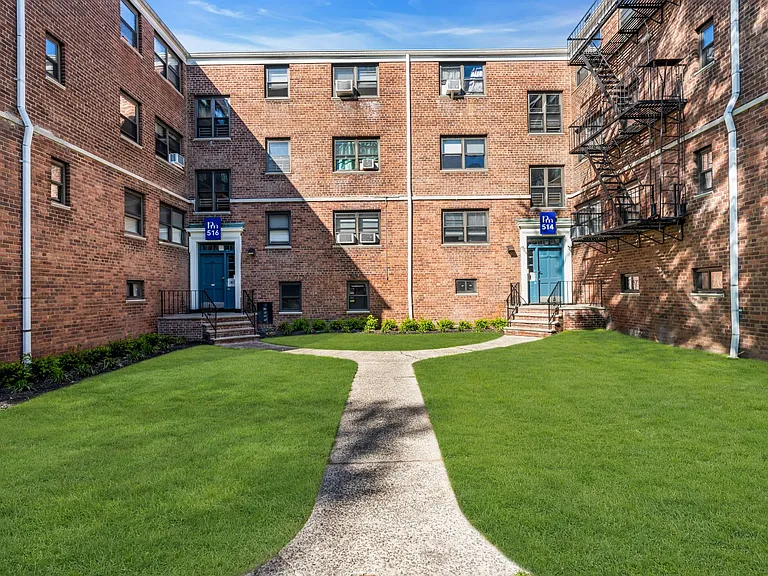 Palisades Manor Apartments — Photo 21
