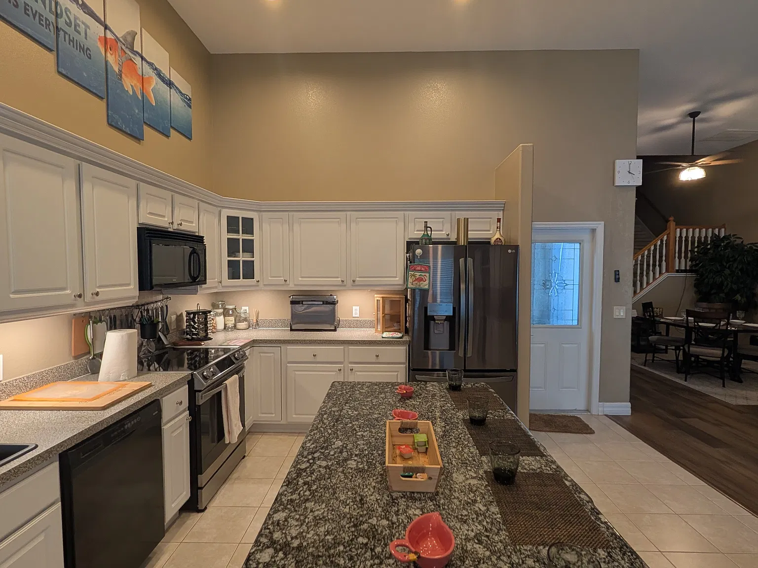 3 bed, 2.5 bath, 2082 sqft, $2,295 — Photo 4
