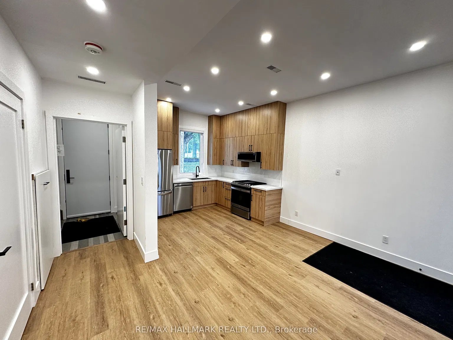 1 bed, $2,245 — Photo 4