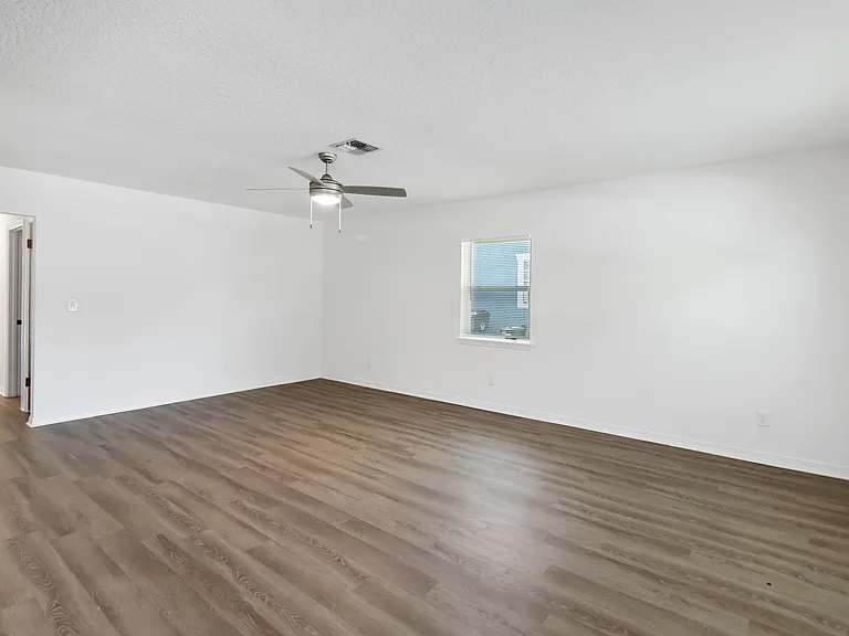 229 Montana Ave — Photo 4