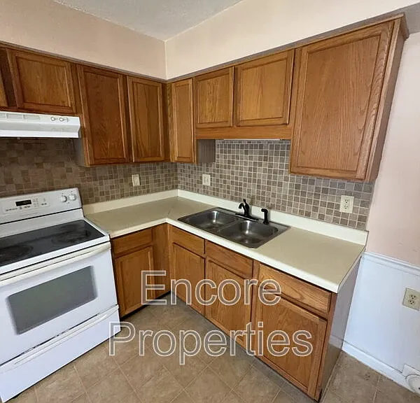 705 Piper St — Photo 3