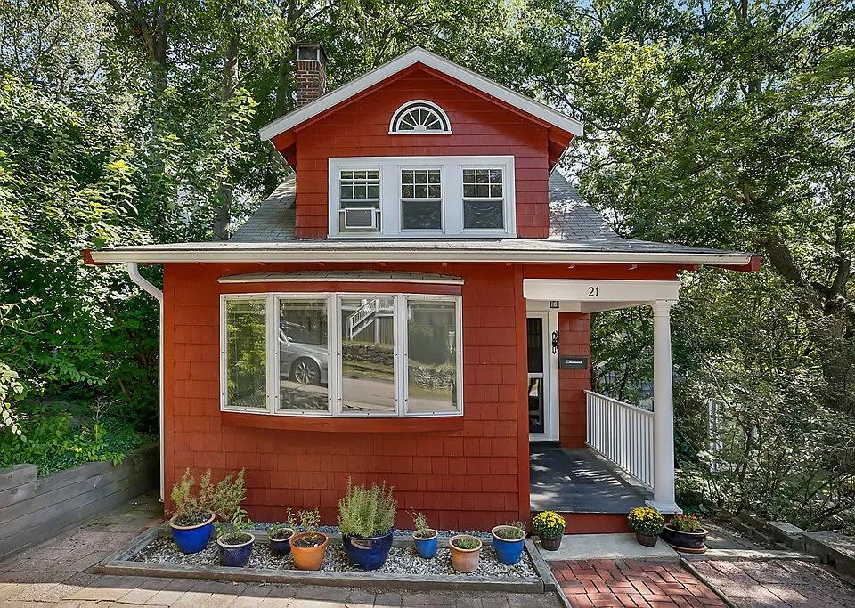 21 E Riverside Dr