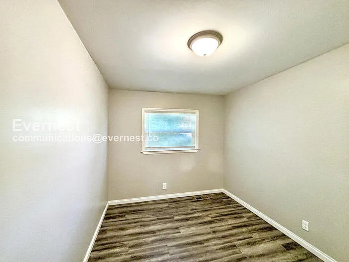 1814 Portland St — Photo 12