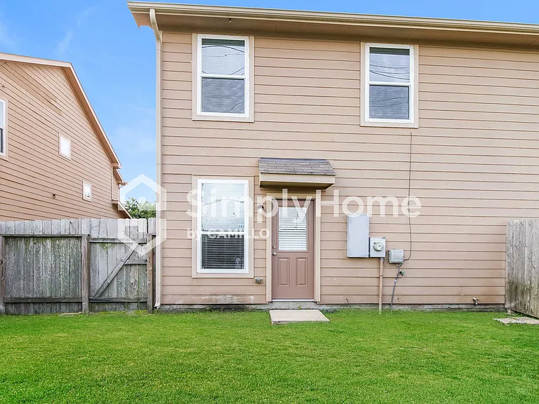 3914 Calgary Cir — Photo 10