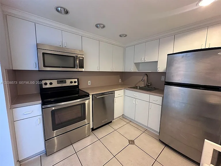 100 Bayview Dr #823 — Photo 9