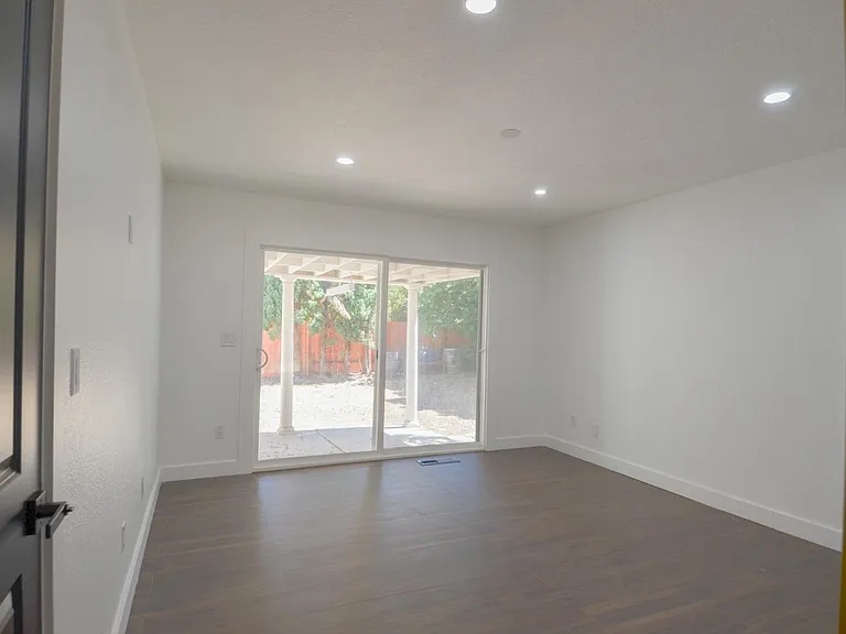 1321 Astoria Dr — Photo 52