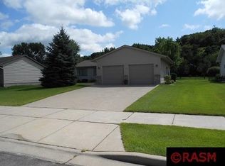1216 Hauenstein Dr, New Ulm, MN 56073