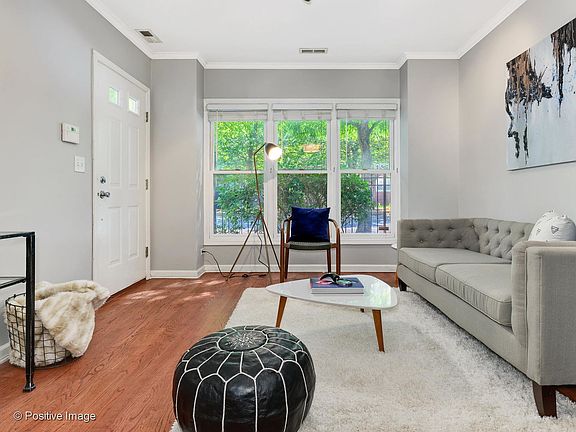5th image of 2620 N Ashland Ave APT 1N