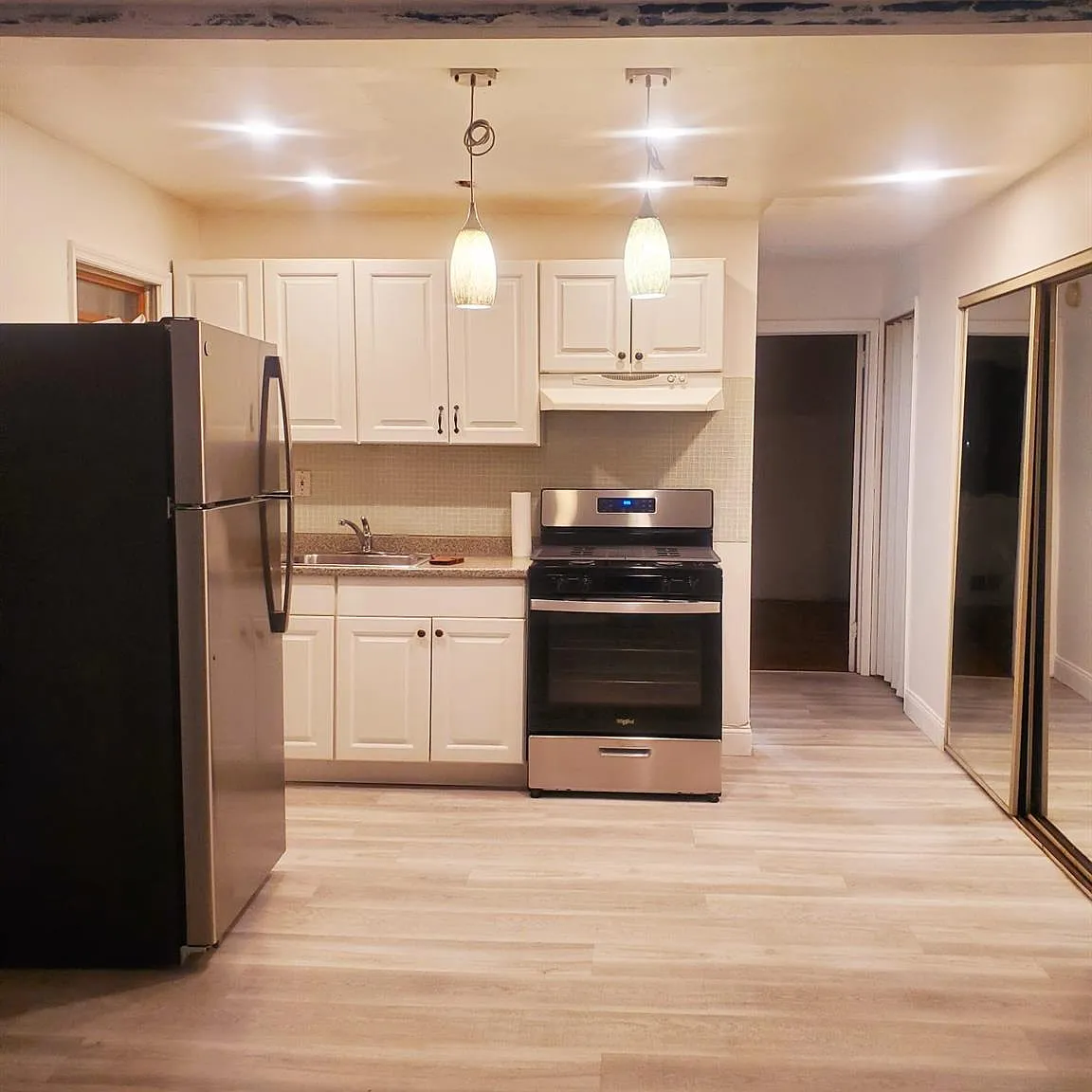 1 bed, 1.0 bath, 3370 sqft, $2,200 — Photo 3