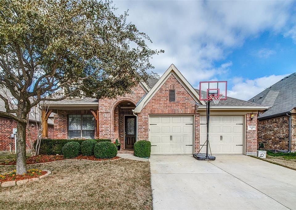 1st image of 1505 Mockingbird Dr