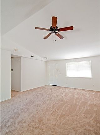 5th image of 4920 Forsythia St