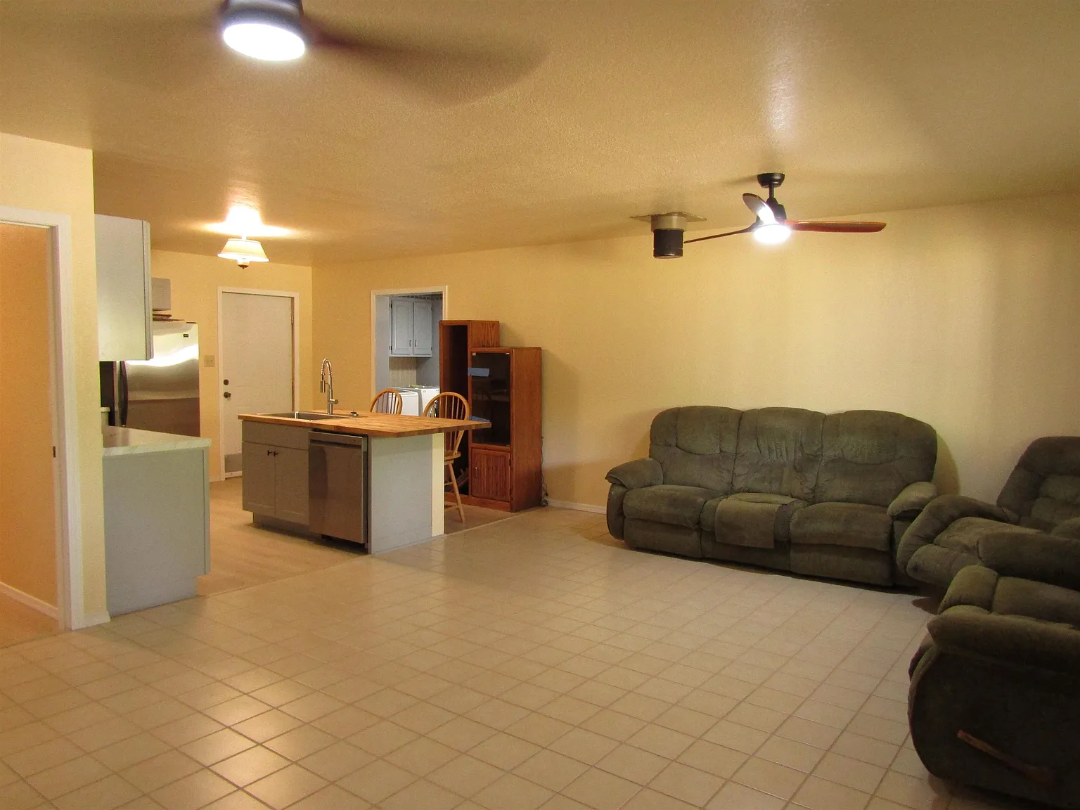 3 bed, $2,000 — Photo 2