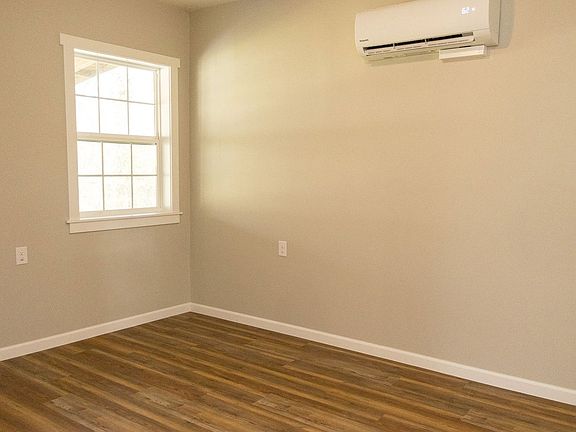 5th image of 413 Glenn St